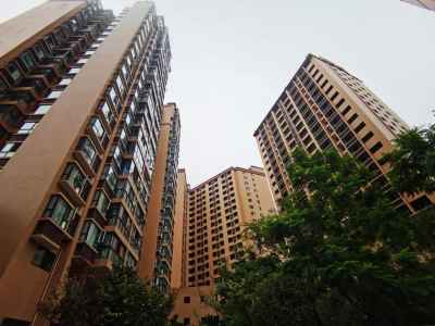 收房无望300余户业主住进烂尾楼5年！广汉市住建局：“尽快解决查封资产建好项目”